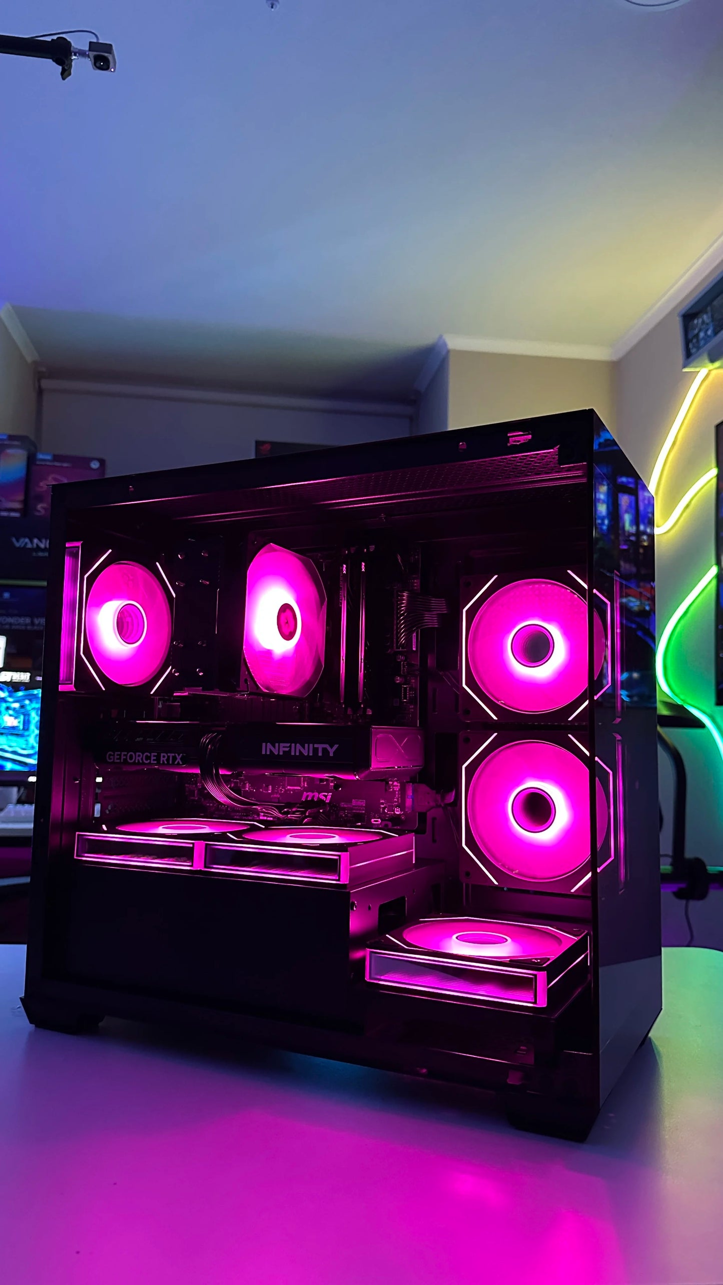 PC Gamer Gama Media | Ryzen 5 5600XT / RTX 5060