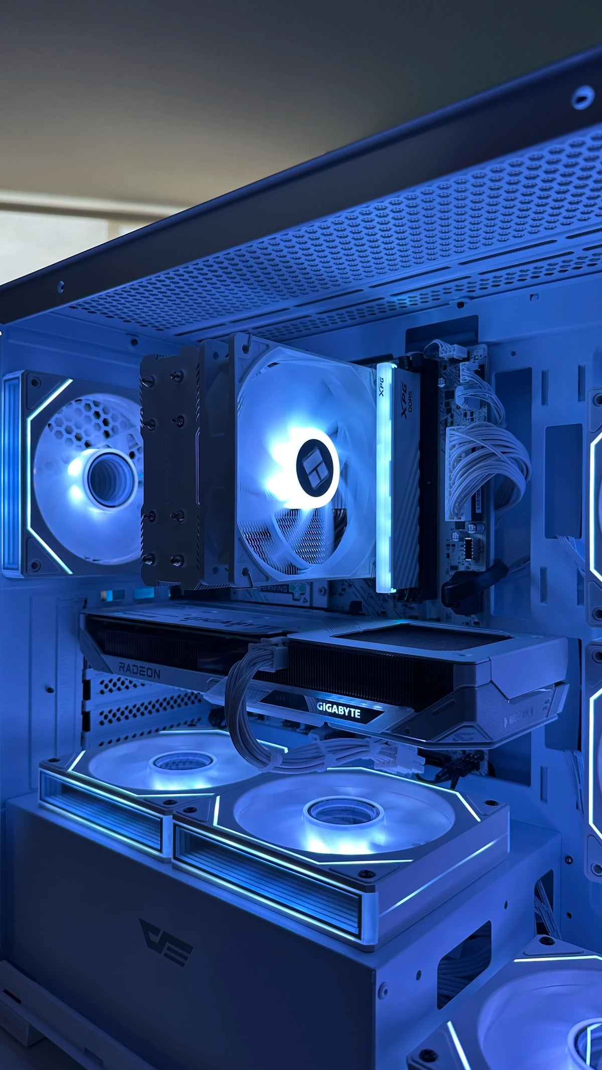 PC Gamer Gama Media | Ryzen 7 8700F / RX 9060XT 16GB / 1TB