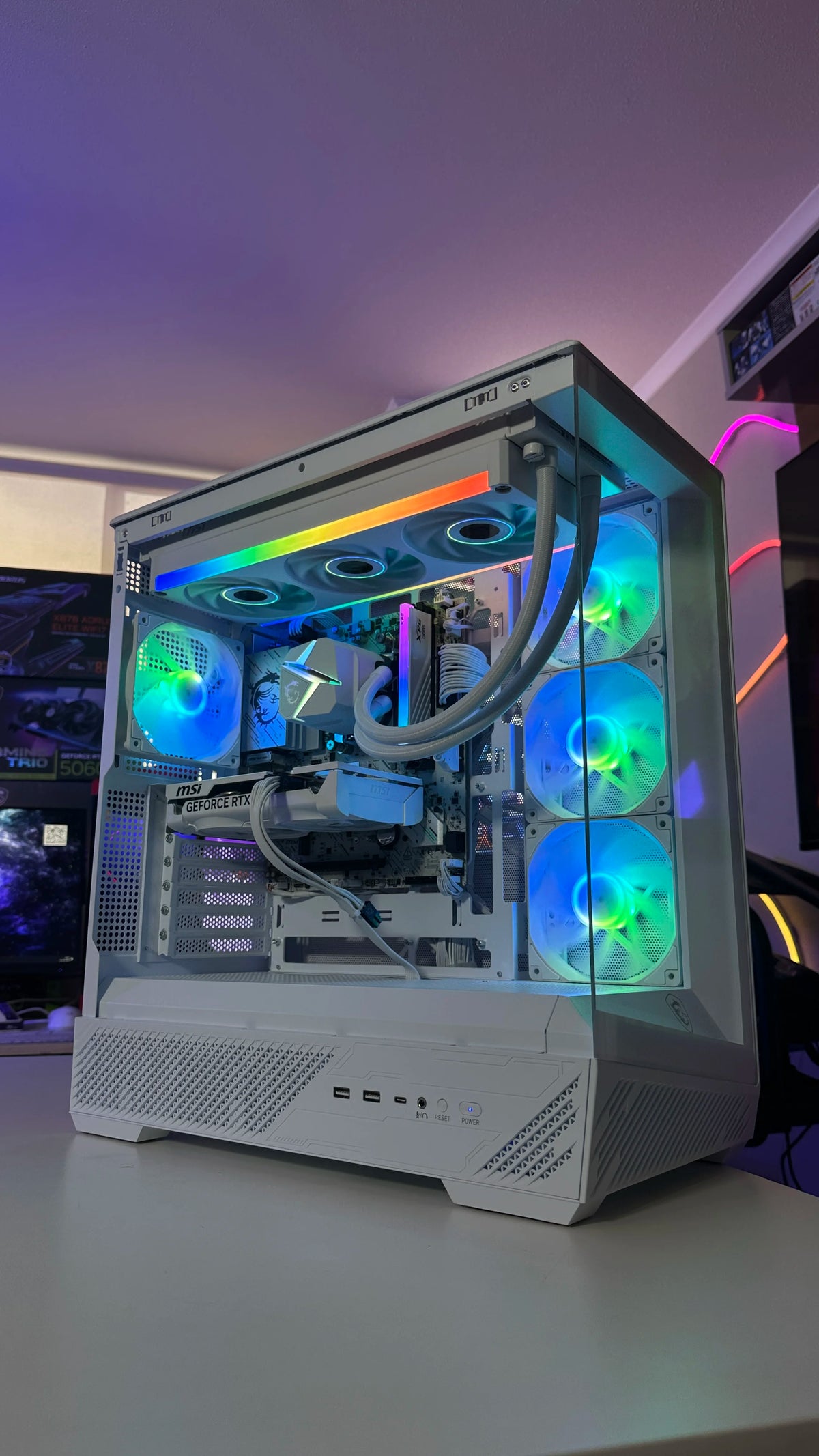 PC Gamer Gama Media | Ryzen 7 8700F / RTX 5060 / 480GB / 130R PZ