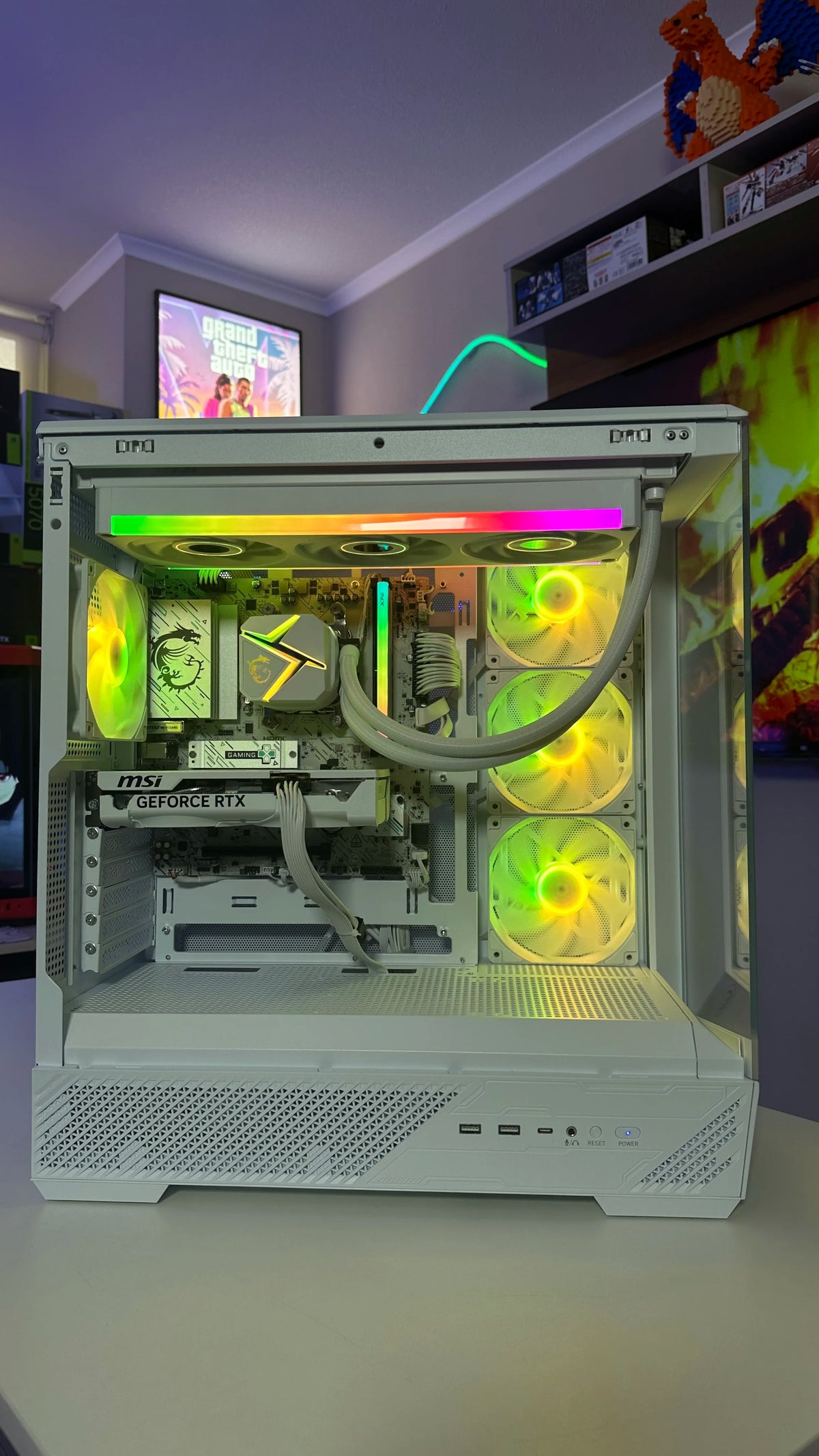 PC Gamer Gama Media | Ryzen 7 8700F / RTX 5060 / 480GB / 130R PZ