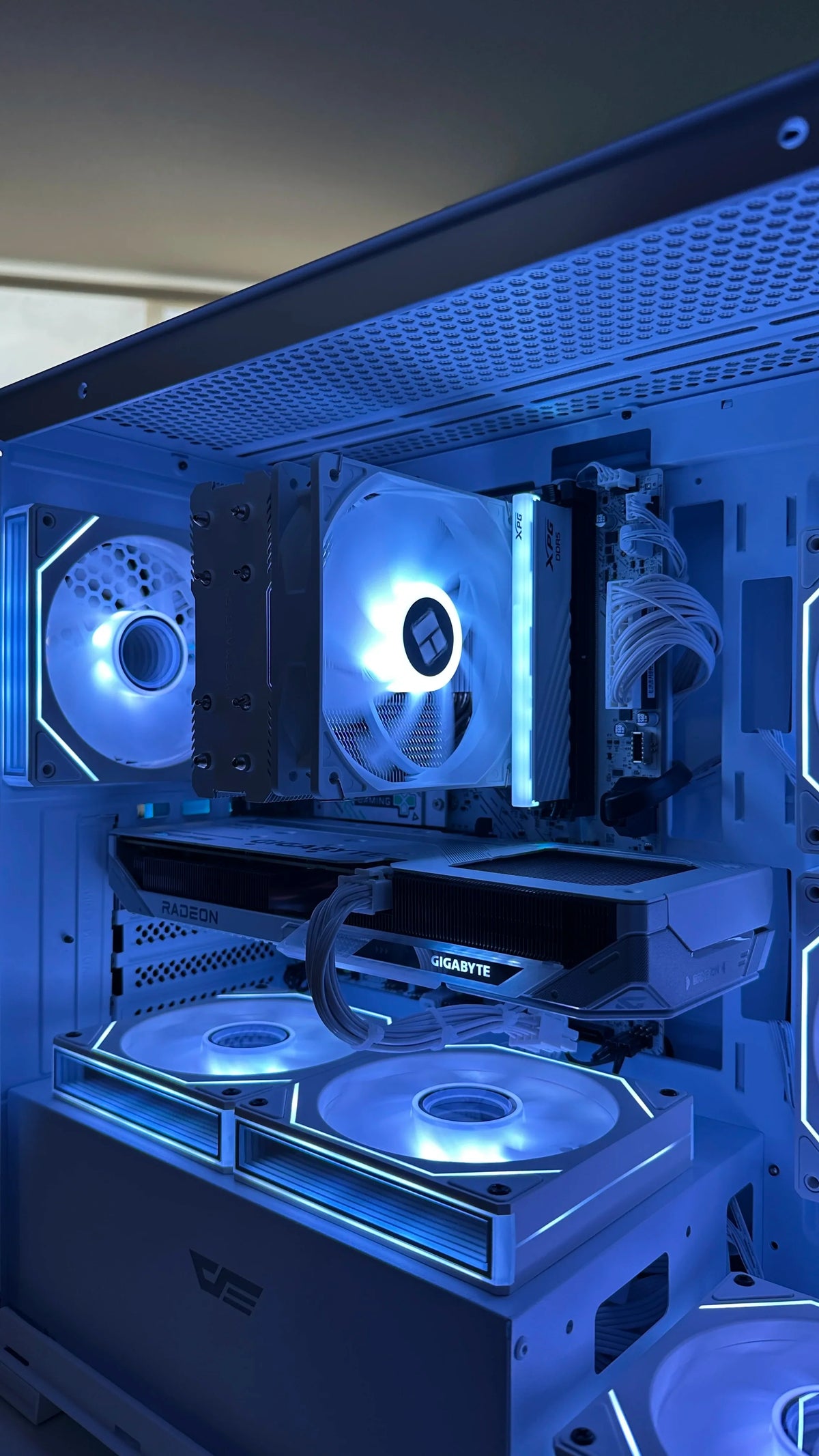 PC Gamer Gama Alta | Ryzen 7 8700F / RTX 5070 / 1TB / DS900M